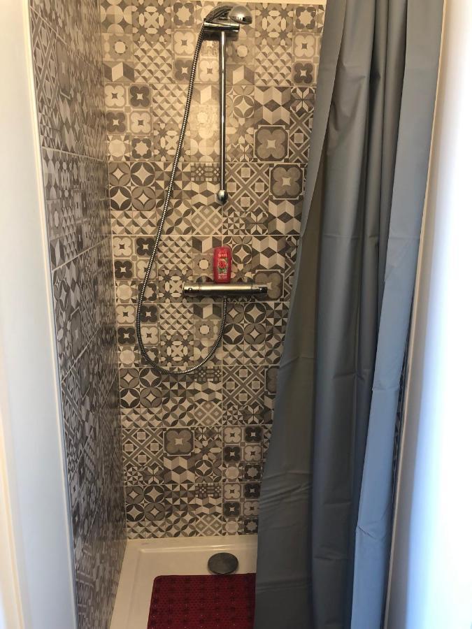 Grande Chambre 14 M2 Avec Salle De Bain Privative A Nanterre Prefecture Proche La Defense Arena Campus Sncf Et Paris Exteriér fotografie